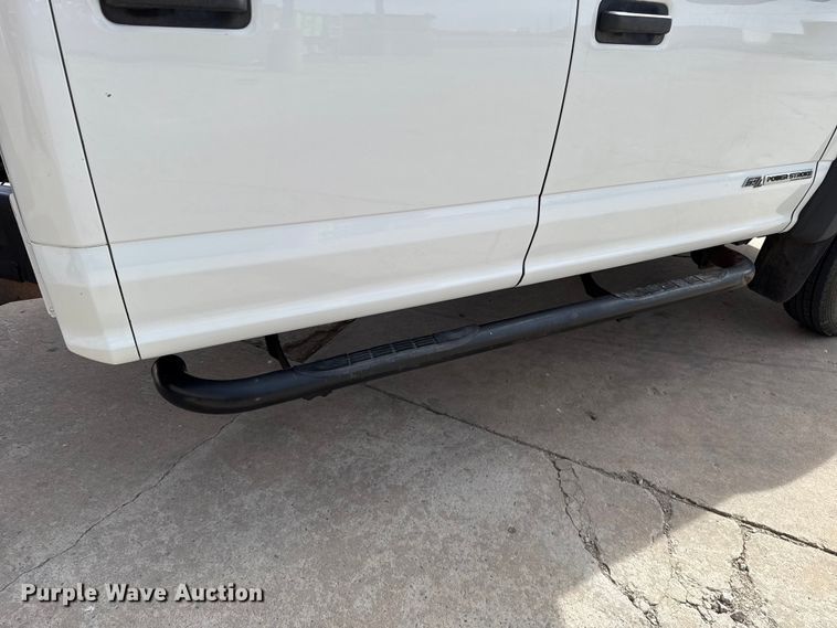 image for item ES5884 2019 Ford F550 truck cab and chassis