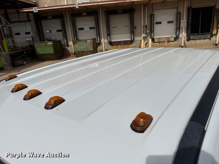 image for item ES5884 2019 Ford F550 truck cab and chassis