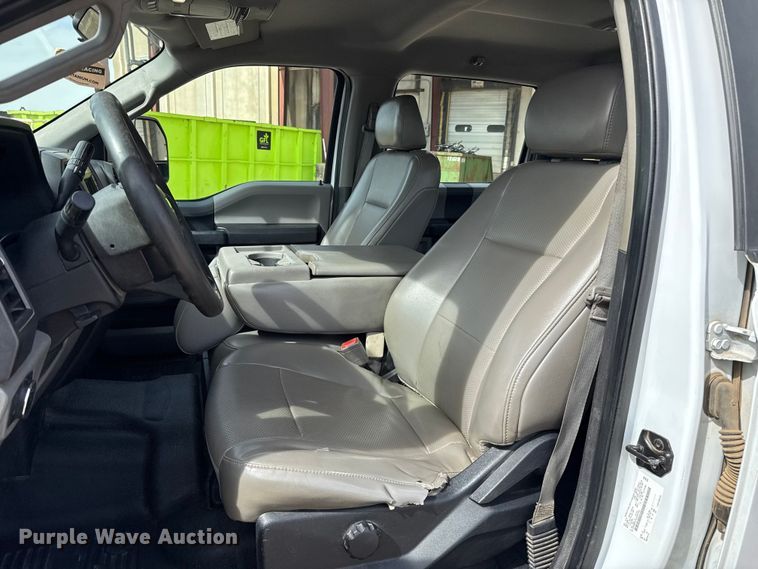 image for item ES5884 2019 Ford F550 truck cab and chassis