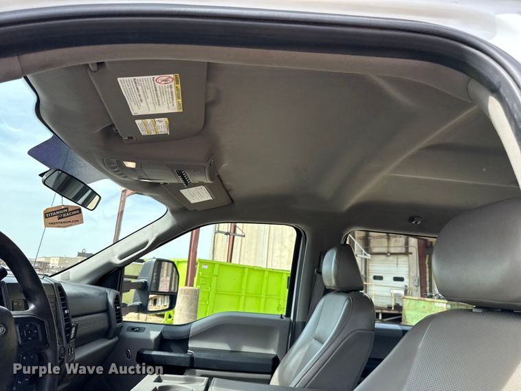 image for item ES5884 2019 Ford F550 truck cab and chassis