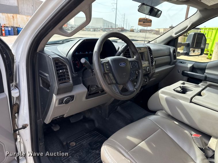 image for item ES5884 2019 Ford F550 truck cab and chassis