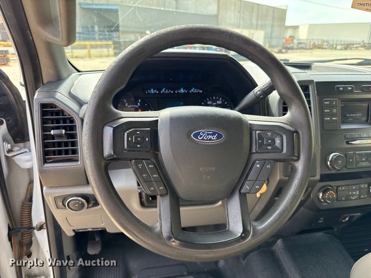 image for item ES5884 2019 Ford F550 truck cab and chassis