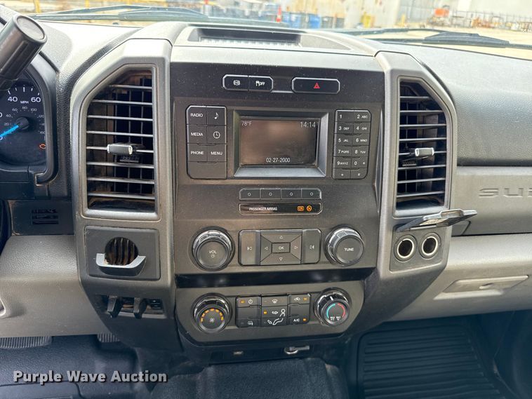 image for item ES5884 2019 Ford F550 truck cab and chassis