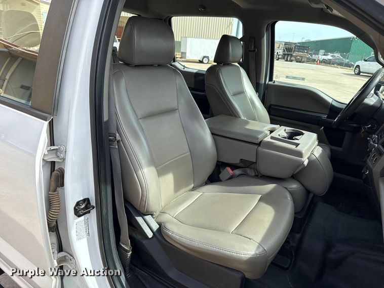 image for item ES5884 2019 Ford F550 truck cab and chassis