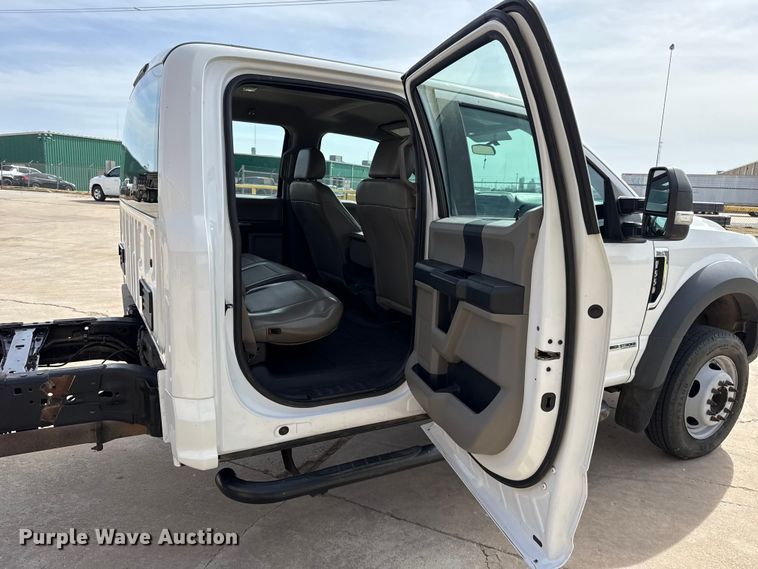 image for item ES5884 2019 Ford F550 truck cab and chassis