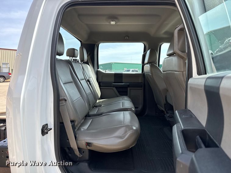 image for item ES5884 2019 Ford F550 truck cab and chassis