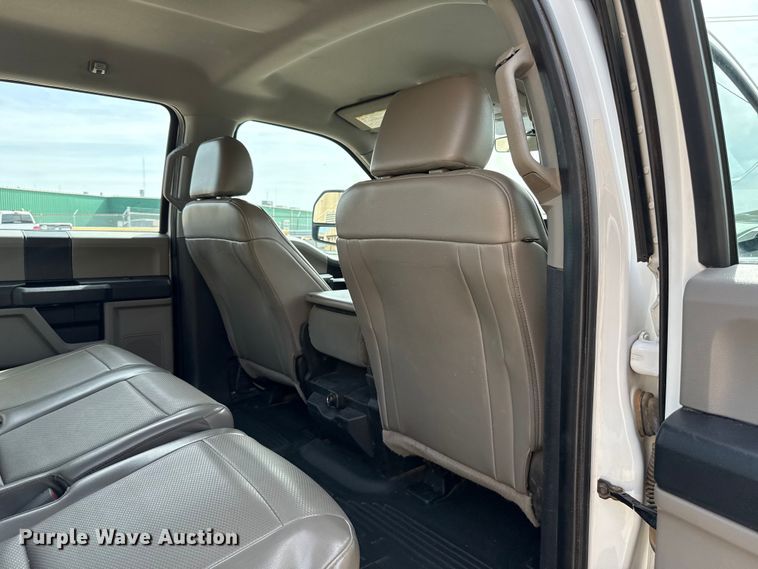 image for item ES5884 2019 Ford F550 truck cab and chassis