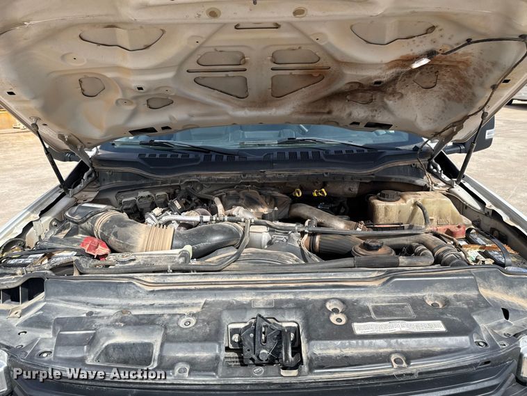 image for item ES5884 2019 Ford F550 truck cab and chassis