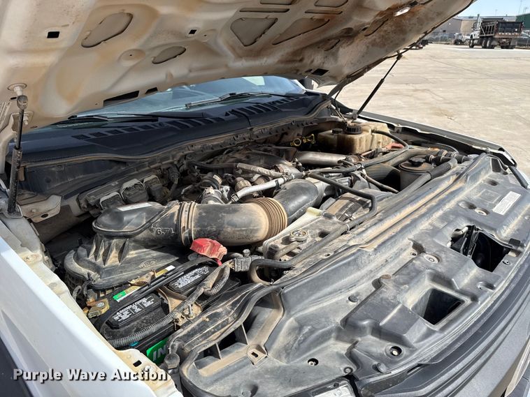 image for item ES5884 2019 Ford F550 truck cab and chassis