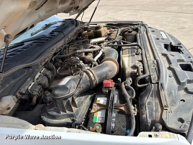 image for item ES5884 2019 Ford F550 truck cab and chassis