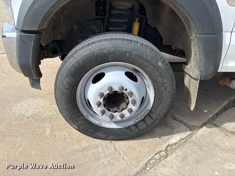 image for item ES5884 2019 Ford F550 truck cab and chassis