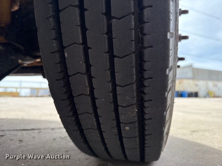 image for item ES5884 2019 Ford F550 truck cab and chassis