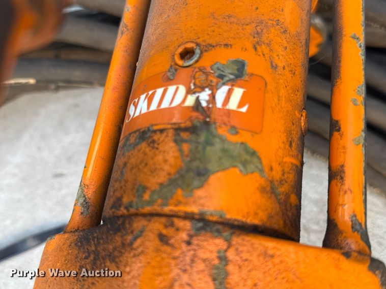 image for item ES5890 Skidril hydraulic post driver