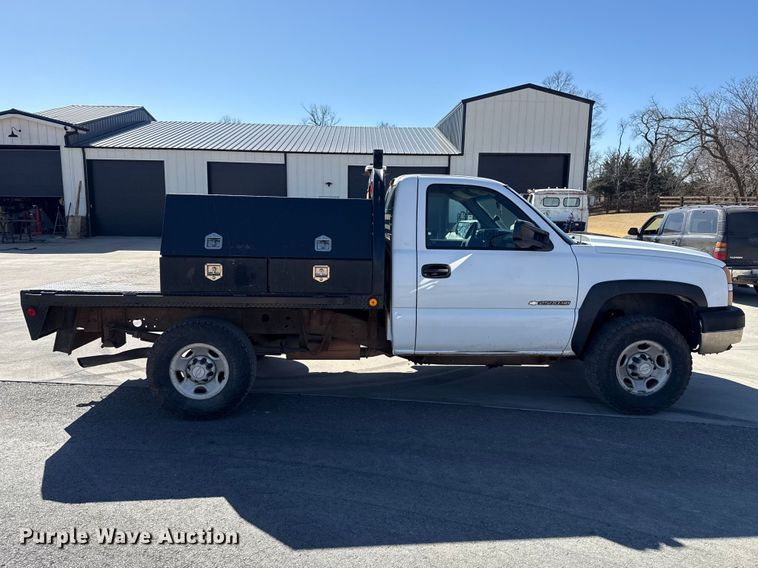 image for item ES5894 2005 Chevrolet Silverado 2500HD flatbed pickup truck