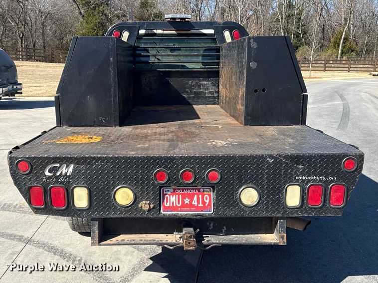 image for item ES5894 2005 Chevrolet Silverado 2500HD flatbed pickup truck