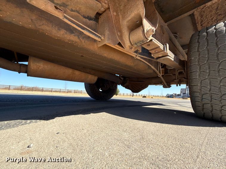 image for item ES5894 2005 Chevrolet Silverado 2500HD flatbed pickup truck