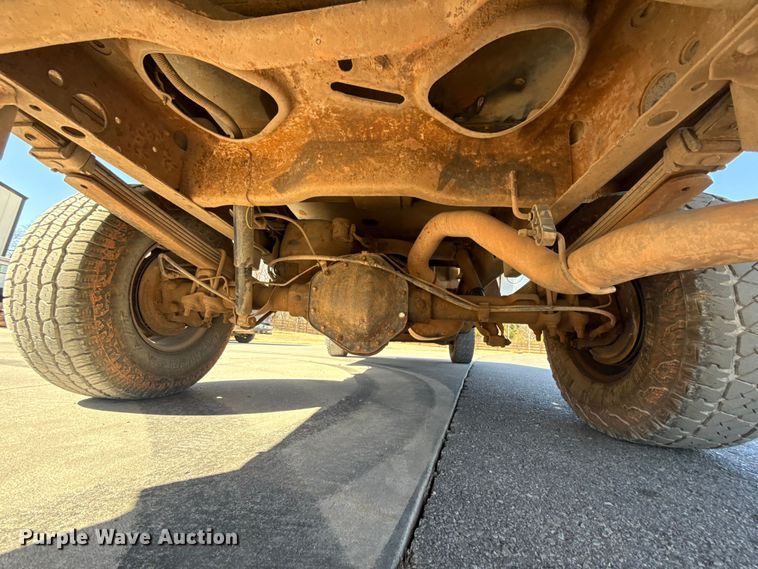 image for item ES5894 2005 Chevrolet Silverado 2500HD flatbed pickup truck