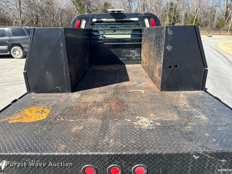 image for item ES5894 2005 Chevrolet Silverado 2500HD flatbed pickup truck