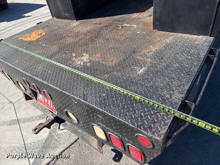 image for item ES5894 2005 Chevrolet Silverado 2500HD flatbed pickup truck