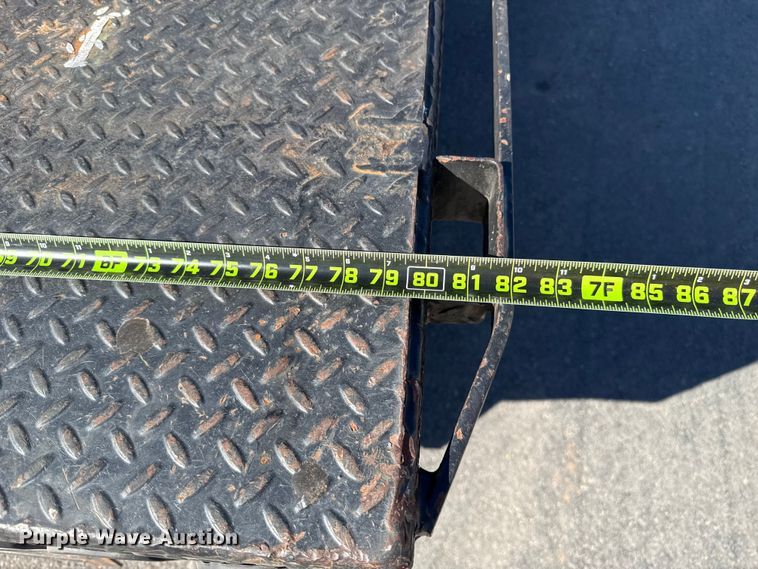 image for item ES5894 2005 Chevrolet Silverado 2500HD flatbed pickup truck