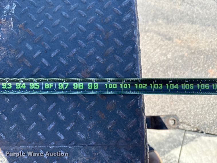 image for item ES5894 2005 Chevrolet Silverado 2500HD flatbed pickup truck