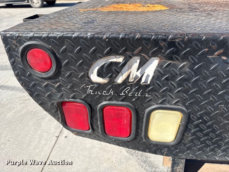 image for item ES5894 2005 Chevrolet Silverado 2500HD flatbed pickup truck