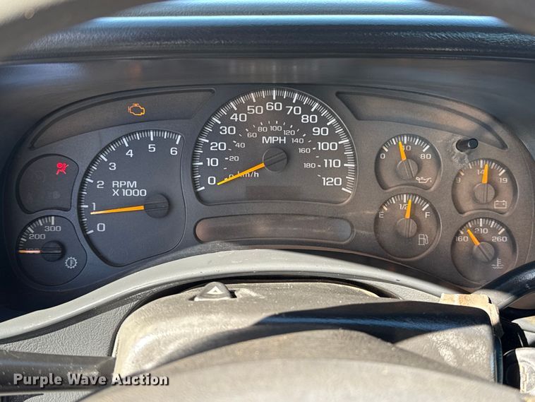 image for item ES5894 2005 Chevrolet Silverado 2500HD flatbed pickup truck