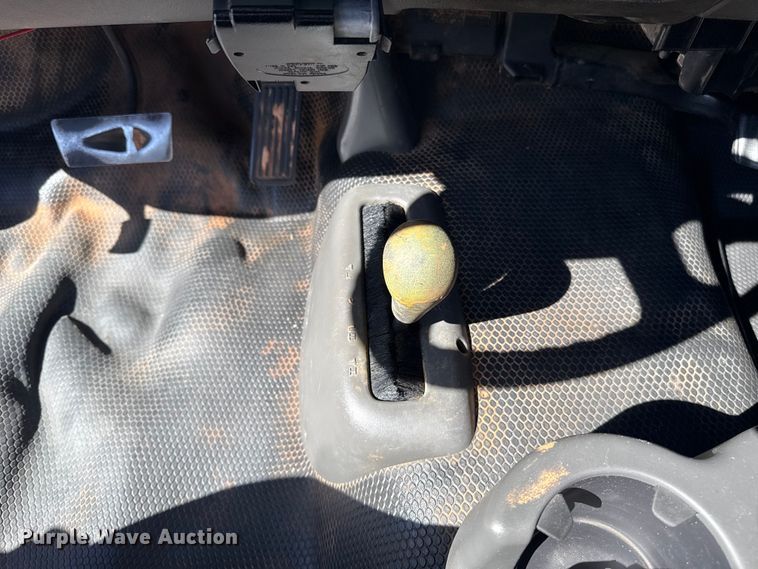 image for item ES5894 2005 Chevrolet Silverado 2500HD flatbed pickup truck