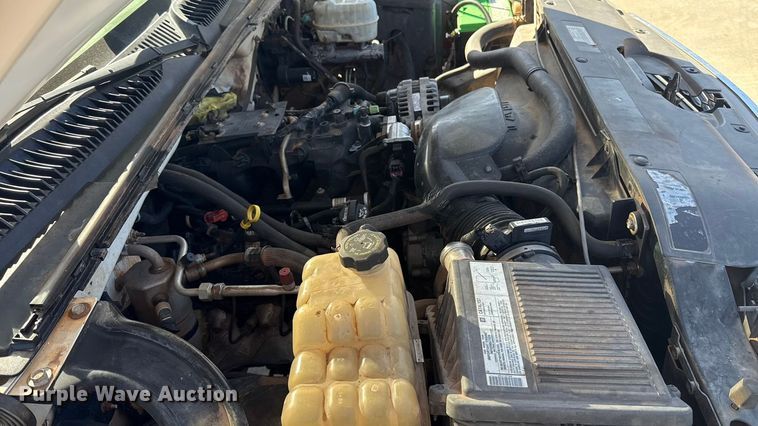 image for item ES5894 2005 Chevrolet Silverado 2500HD flatbed pickup truck