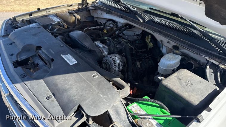 image for item ES5894 2005 Chevrolet Silverado 2500HD flatbed pickup truck