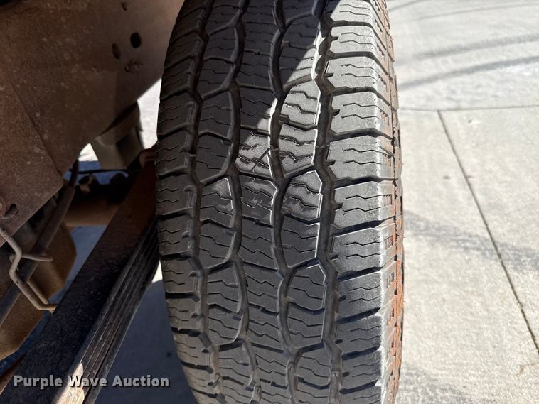 image for item ES5894 2005 Chevrolet Silverado 2500HD flatbed pickup truck