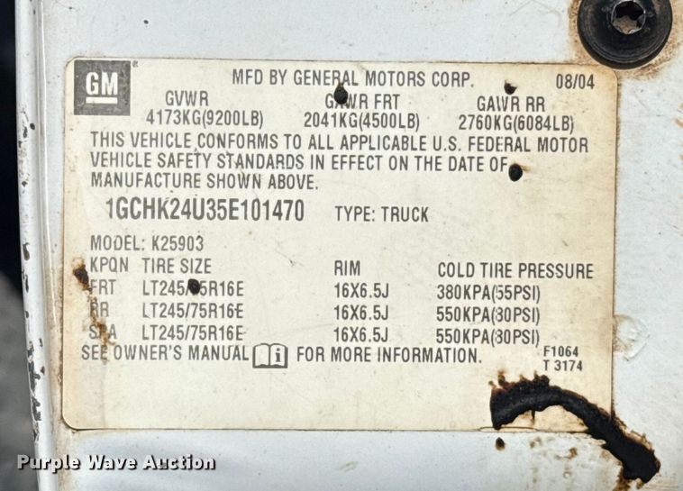 image for item ES5894 2005 Chevrolet Silverado 2500HD flatbed pickup truck