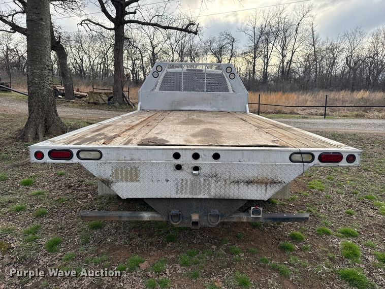 image for item ES5936 2007 Chevrolet Silverado 3500HD Ext. Cab flatbed pickup truck