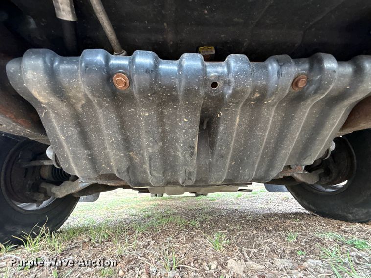 image for item ES5936 2007 Chevrolet Silverado 3500HD Ext. Cab flatbed pickup truck