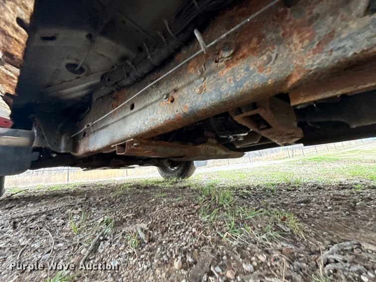 image for item ES5936 2007 Chevrolet Silverado 3500HD Ext. Cab flatbed pickup truck