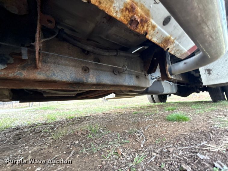 image for item ES5936 2007 Chevrolet Silverado 3500HD Ext. Cab flatbed pickup truck