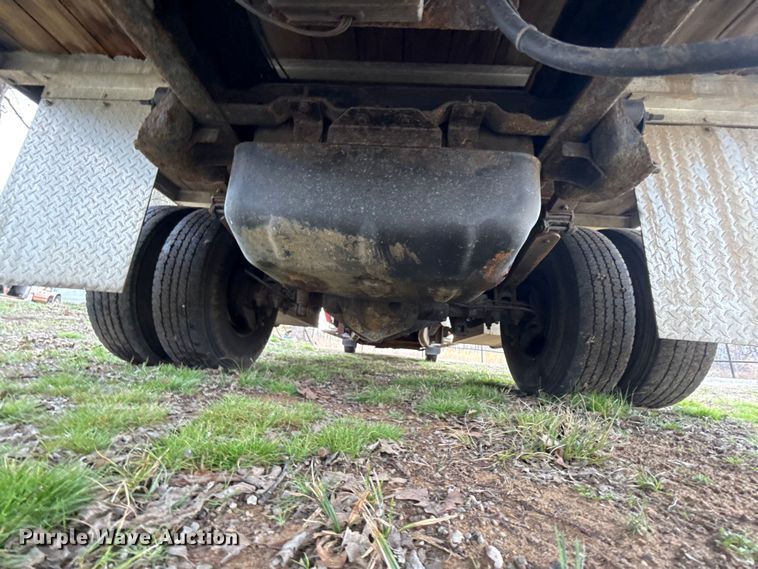 image for item ES5936 2007 Chevrolet Silverado 3500HD Ext. Cab flatbed pickup truck