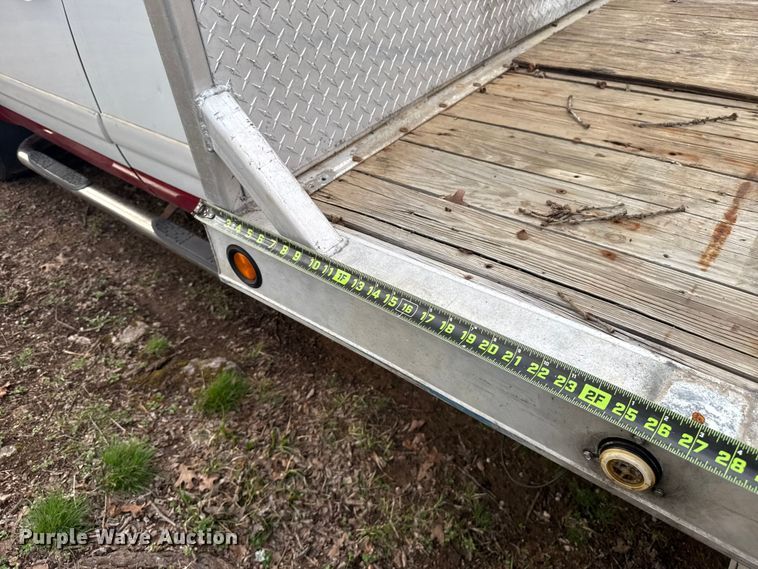 image for item ES5936 2007 Chevrolet Silverado 3500HD Ext. Cab flatbed pickup truck