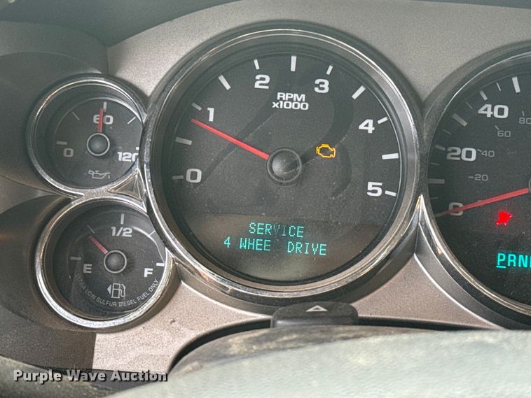 image for item ES5936 2007 Chevrolet Silverado 3500HD Ext. Cab flatbed pickup truck