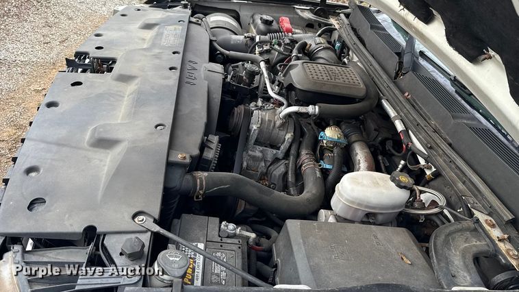 image for item ES5936 2007 Chevrolet Silverado 3500HD Ext. Cab flatbed pickup truck