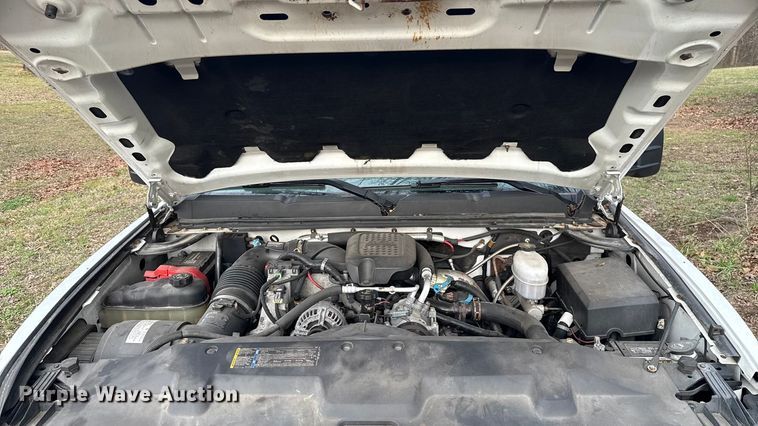 image for item ES5936 2007 Chevrolet Silverado 3500HD Ext. Cab flatbed pickup truck