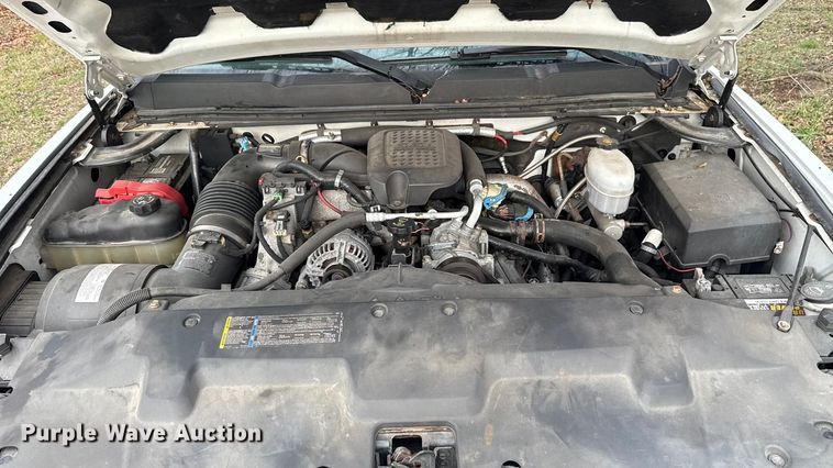 image for item ES5936 2007 Chevrolet Silverado 3500HD Ext. Cab flatbed pickup truck