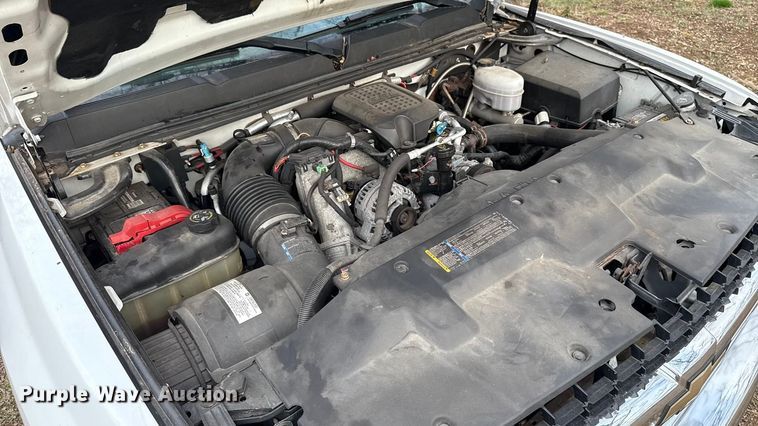 image for item ES5936 2007 Chevrolet Silverado 3500HD Ext. Cab flatbed pickup truck