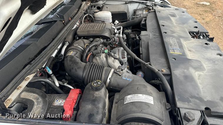 image for item ES5936 2007 Chevrolet Silverado 3500HD Ext. Cab flatbed pickup truck