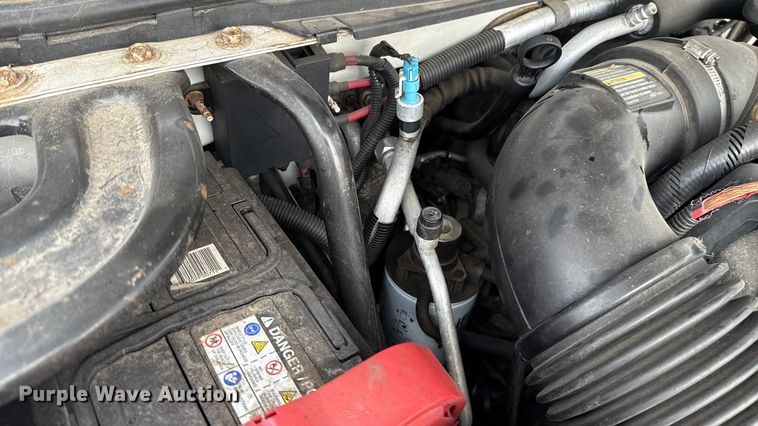 image for item ES5936 2007 Chevrolet Silverado 3500HD Ext. Cab flatbed pickup truck