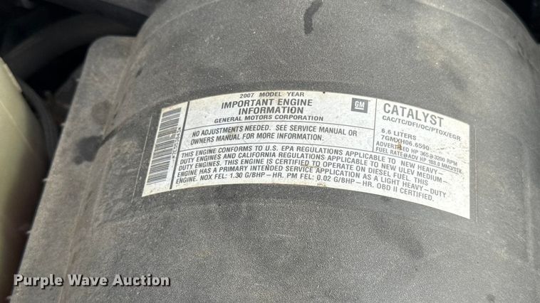 image for item ES5936 2007 Chevrolet Silverado 3500HD Ext. Cab flatbed pickup truck