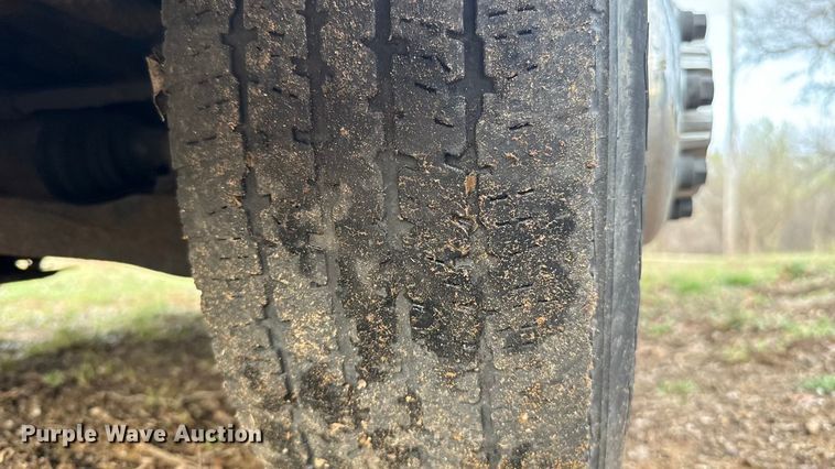 image for item ES5936 2007 Chevrolet Silverado 3500HD Ext. Cab flatbed pickup truck