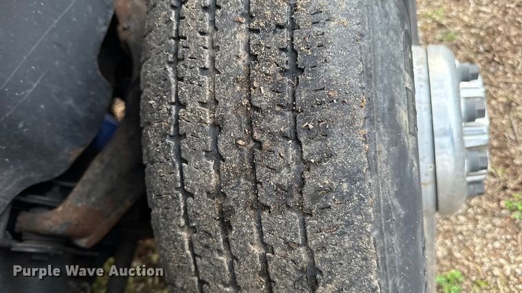 image for item ES5936 2007 Chevrolet Silverado 3500HD Ext. Cab flatbed pickup truck