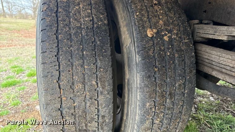 image for item ES5936 2007 Chevrolet Silverado 3500HD Ext. Cab flatbed pickup truck