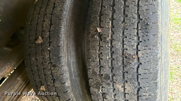 image for item ES5936 2007 Chevrolet Silverado 3500HD Ext. Cab flatbed pickup truck